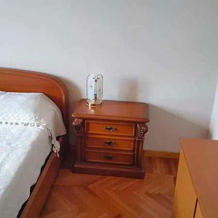 Beautiful Floor House With View In The Center!